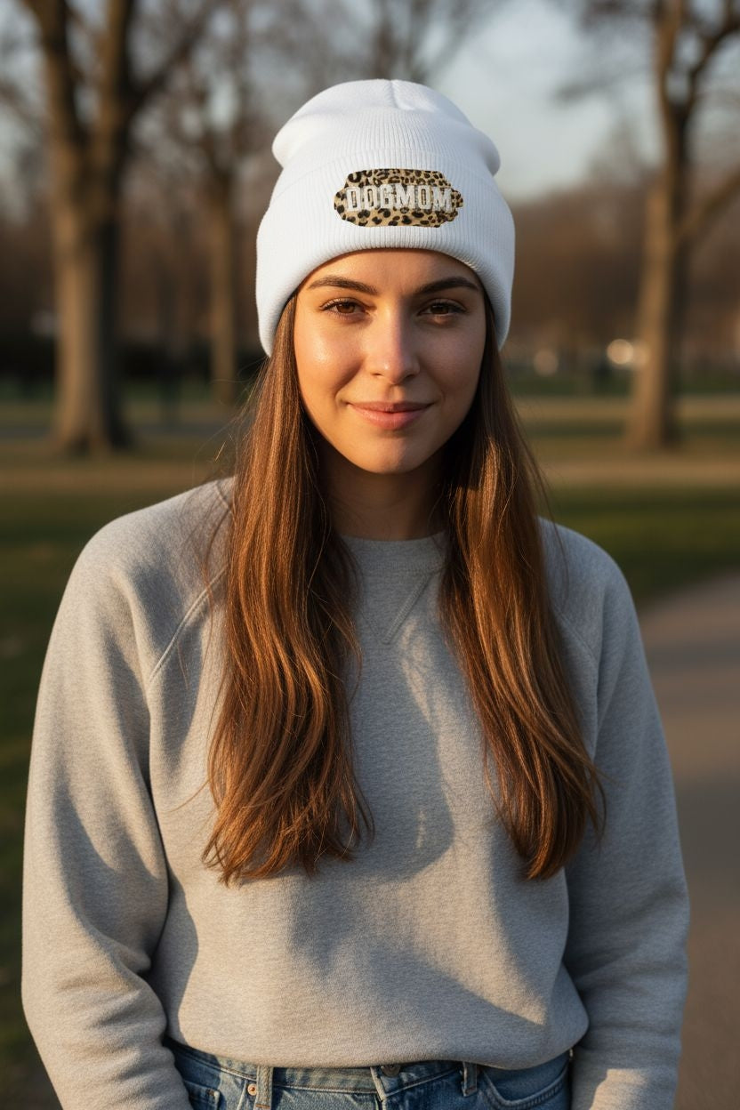 Dogmom Beanie – Stylische Wintermütze für Hundemamas